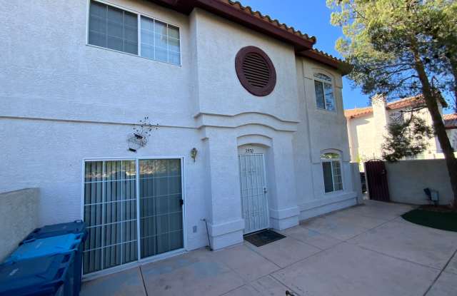 FLAMINGO & FORT APACHE TOWNHOME LIVING WITH COMMUNITY POOL photos photos