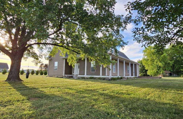 Beautiful 3 Bedroom 2 Bathroom 1900s Farm House in Milton photos photos