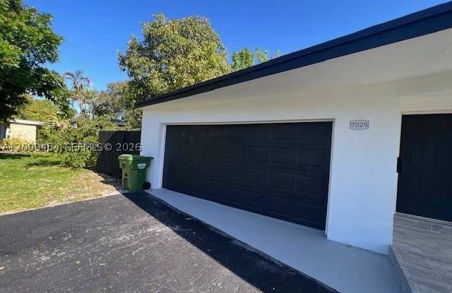 7025 SW 16th Ct Gallery 3