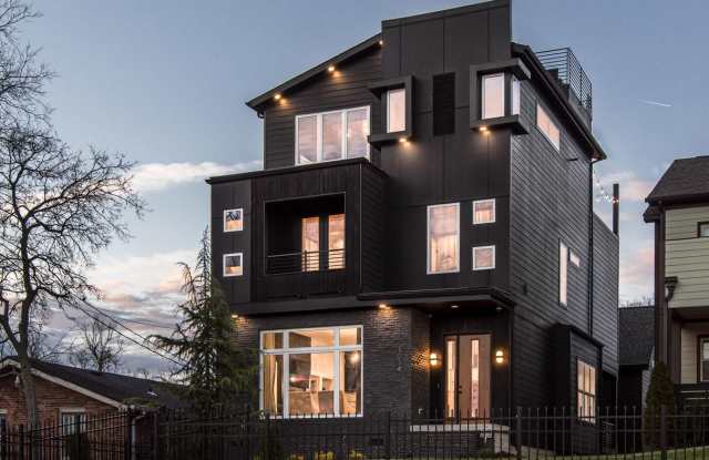 Urban City Living with roof top deck! photos photos