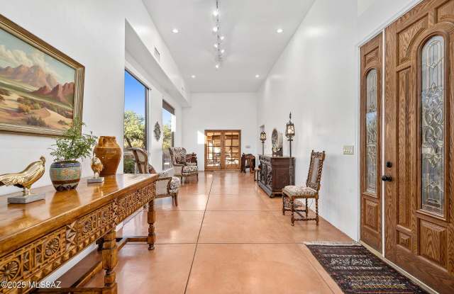 8959 E Woodland Road Gallery 3