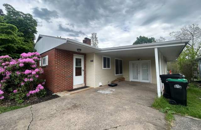 Charming Downtown State College Ranch Home Available August 2026 photos photos