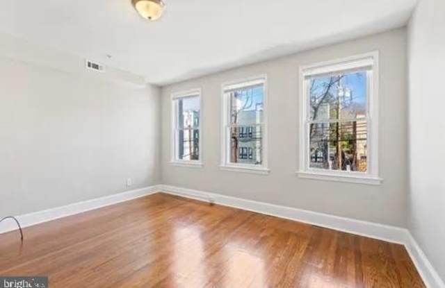 3742 12TH Street NE Gallery 1