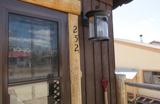 Charming Granby Home, Available October 1st! Gallery 3