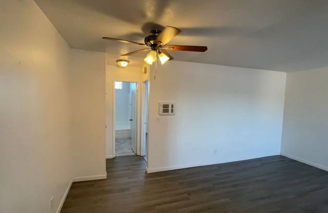 1 bedroom apartment in National City. Water and trash included Gallery 3