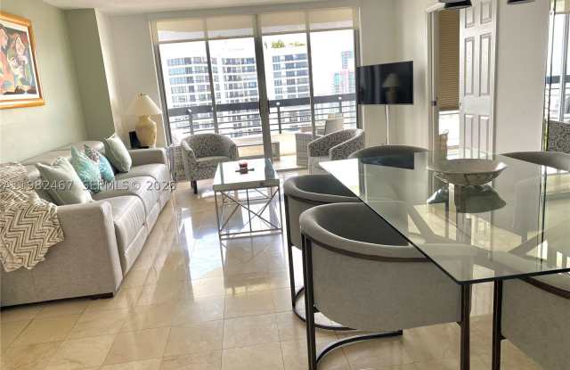 3500 Mystic Pointe Dr Gallery 2