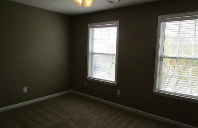 1622 Woodsford Road NW Gallery 4