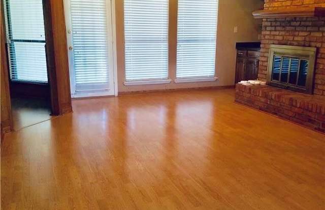 3104 Comanche Trail Gallery 3