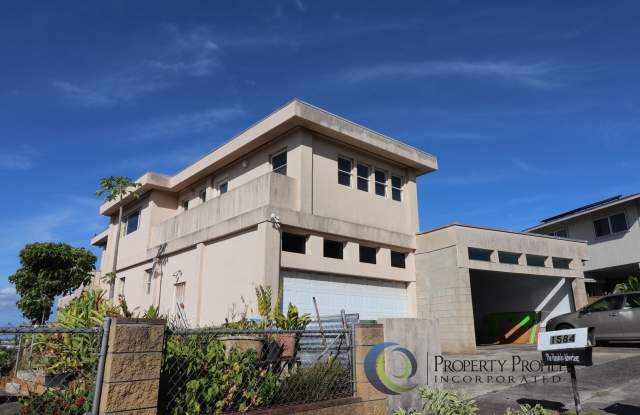 Large Custom 3 Bedroom 2 Bath Kamehameha Heights Duplex - Available Now! - 1584 Hanai Loop, Honolulu, HI 96817