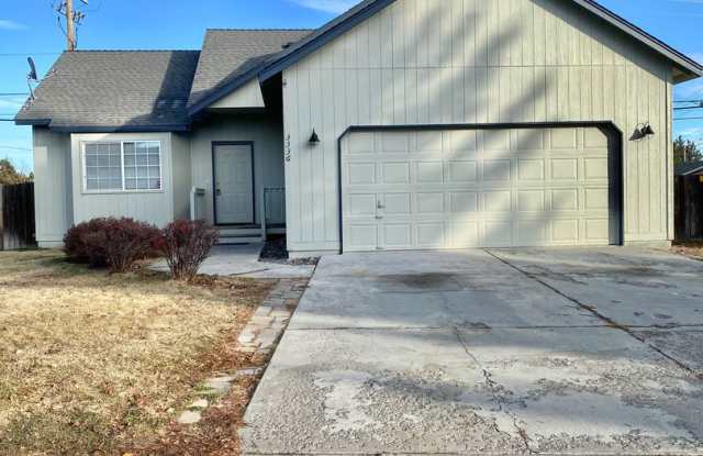 Adorable 3 Bed/2 bath with 2 Car Garage in NE Bend! 3336 NE Cruise photos photos