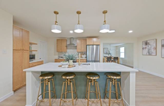 Charming 3BR House in Arvada Gallery 4