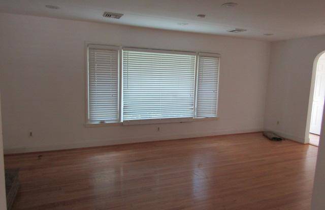 4555 SEMINARY ROAD Gallery 3