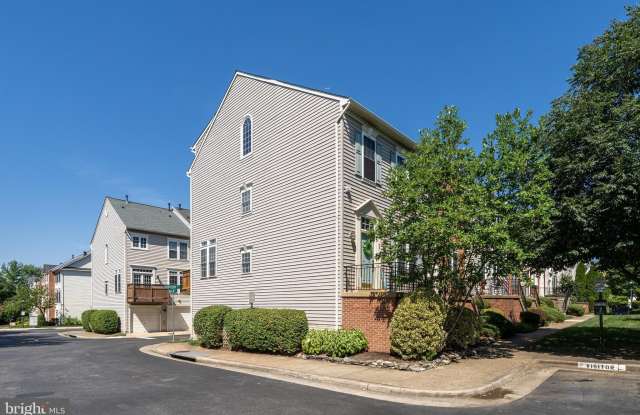 921 HARRISON Circle Gallery 2