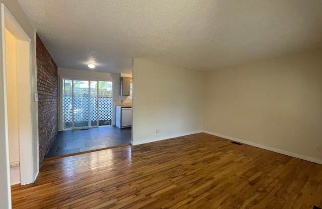 Nice 2 Bedroom 1 Bathroom Duplex Gallery 3