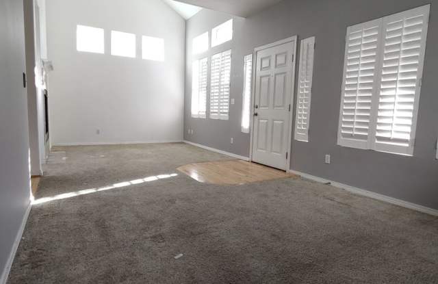 Lakeland Hills 2 Story, 4 Bed, 2.5 Bath Home in Gated Community Gallery 3
