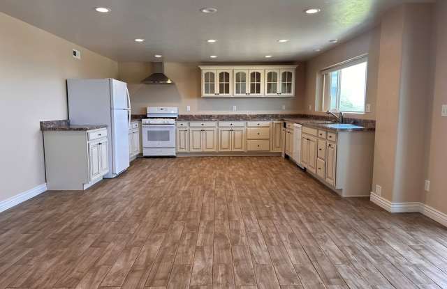 2 Bedroom Walk out Basement Apartment photos photos