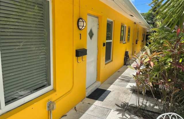 4552 Poinciana St Gallery 2