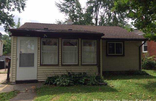 1304 Goulson - 1304 E Goulson Ave, Hazel Park, MI 48030