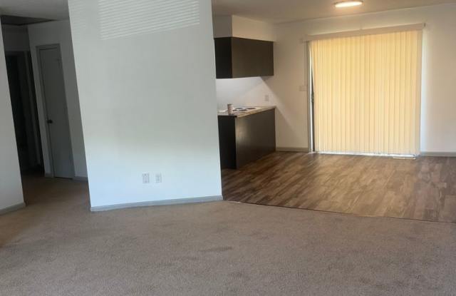 3BR Duplex with 1-Car Garage | Mowing Included | 431 Maple Grove Way Gallery 4