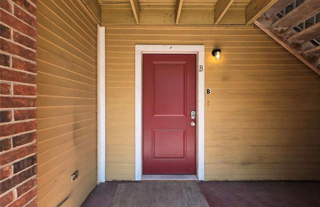 Nice 2 bedroom 2 bath apartment w/patio Gallery 2