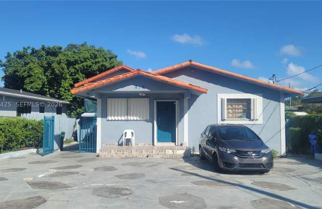 615 NW 25th Ct Gallery 1