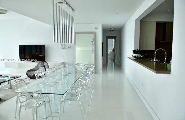 17475 Collins Avenue Gallery 4