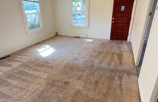 **RESERVE NOW FOR SUMMER 2027**  Classic Chico House!  3bd/2ba Near Chico State Gallery 4
