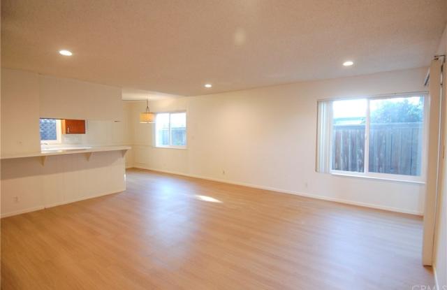 211 W Mariposa Gallery 2