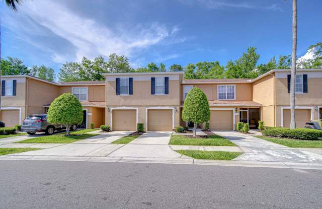 3 bedroom townhouse available August 1st. photos photos