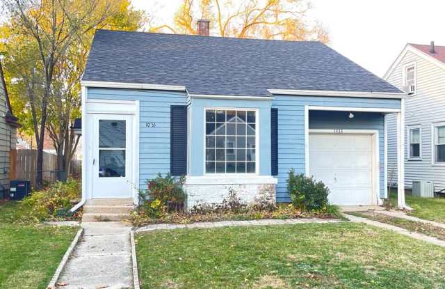 Adorable 2 Bedroom Home with Finished Basement! - 1033 Elliott Street Southeast, Grand Rapids, MI 49507