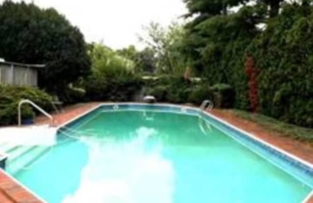 28 CLINTON LN, - 28 Clinton Ln, Jericho, NY 11753
