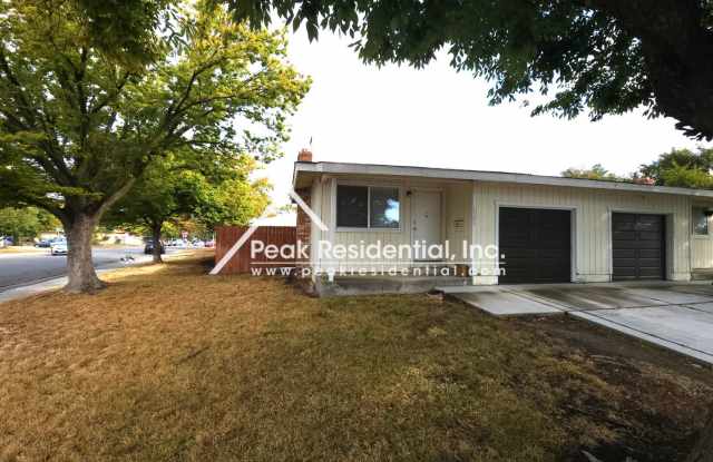 2bd/1ba Duplex near Freeport Blvd  Meadowview Rd photos photos