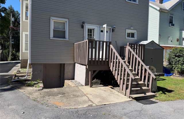 208 Elm Street Gallery 4