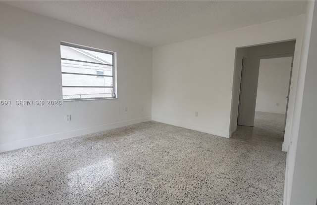 3216 SW 25th Ter Gallery 3