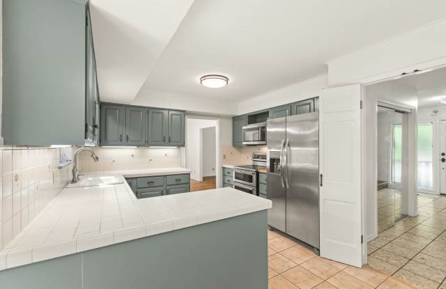 4 Bedroom Home with Bonus Space, 2 Car Garage & Large Yard Gallery 3