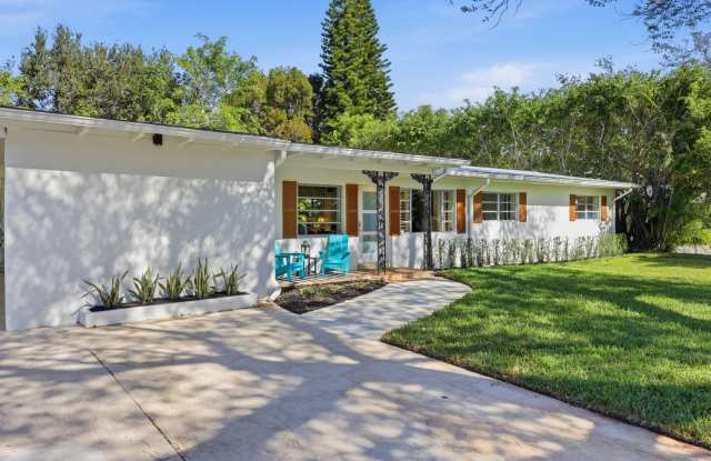 Retro Pool home close to downtown Naples photos photos