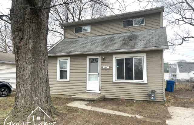 Stunning 3 bedroom / 1.5 bathroom house now available for rent! photos photos