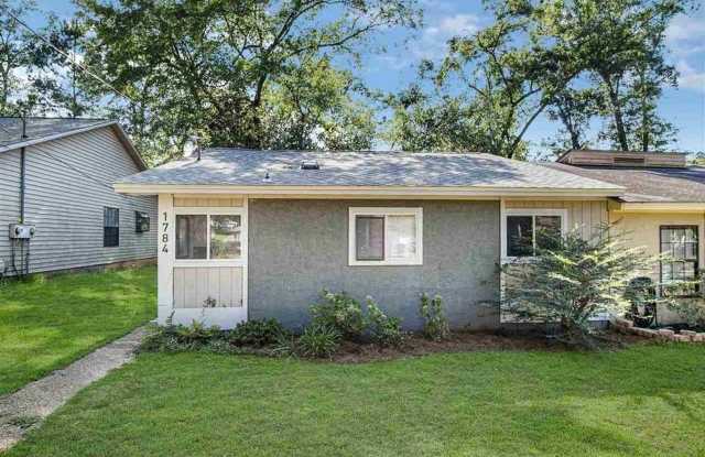 3 bedroom for rent in NE Tallahassee, wood floors, Privacy Fenced yard, available early March 2026 renting for $1675 photos photos