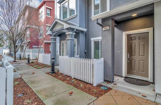 Gorgeous 2 Bedroom 2.5 Bathroom Townhome - Incredible Location photos photos