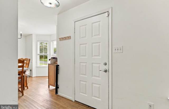 22208 ORIOLE Drive Gallery 3
