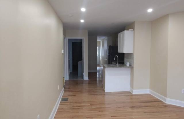 5224 W COLUMBIA AVE #1 - 1ST FLOOR photos photos