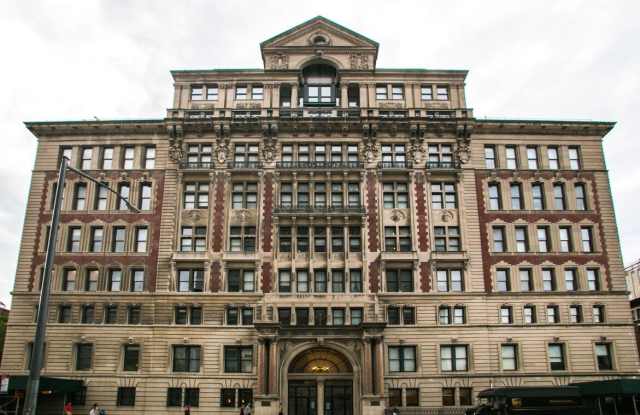 305 Second Avenue Gallery 4