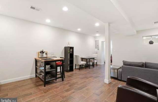 813 Delafield Pl NW Gallery 3