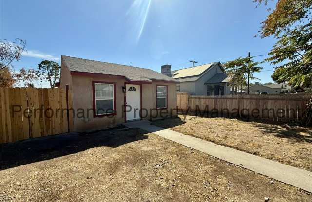 Cute 3 Bed/1 Bath N Bakersfield Home w/ RBP & Deposit Alternative Option Gallery 1