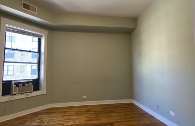 856 W Montrose Avenue Gallery 4