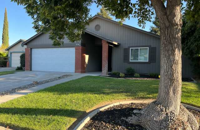 Move in ready single story on a court!! - 3116 Gibson Way, Modesto, CA 95354