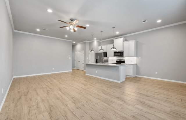 4011 Oaklawn Street Gallery 4