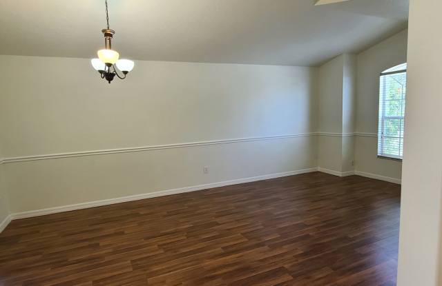 Single family, 3 bedroom, 2 bath in Turnberry Subdivision Gallery 4