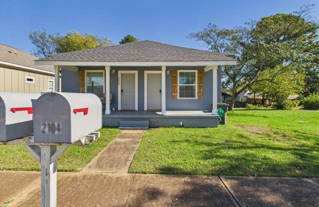 2104 Levert Street NE photos photos