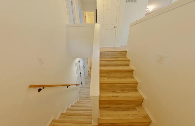 Remodeled 5BR Home - Pet Friendly - MOVE IN SPECIAL 1/2 OFF 1ST MONTHS RENT!!! Gallery 3
